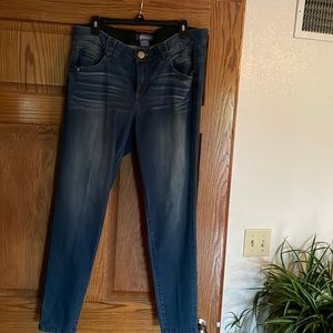 Never worn jeans stretch